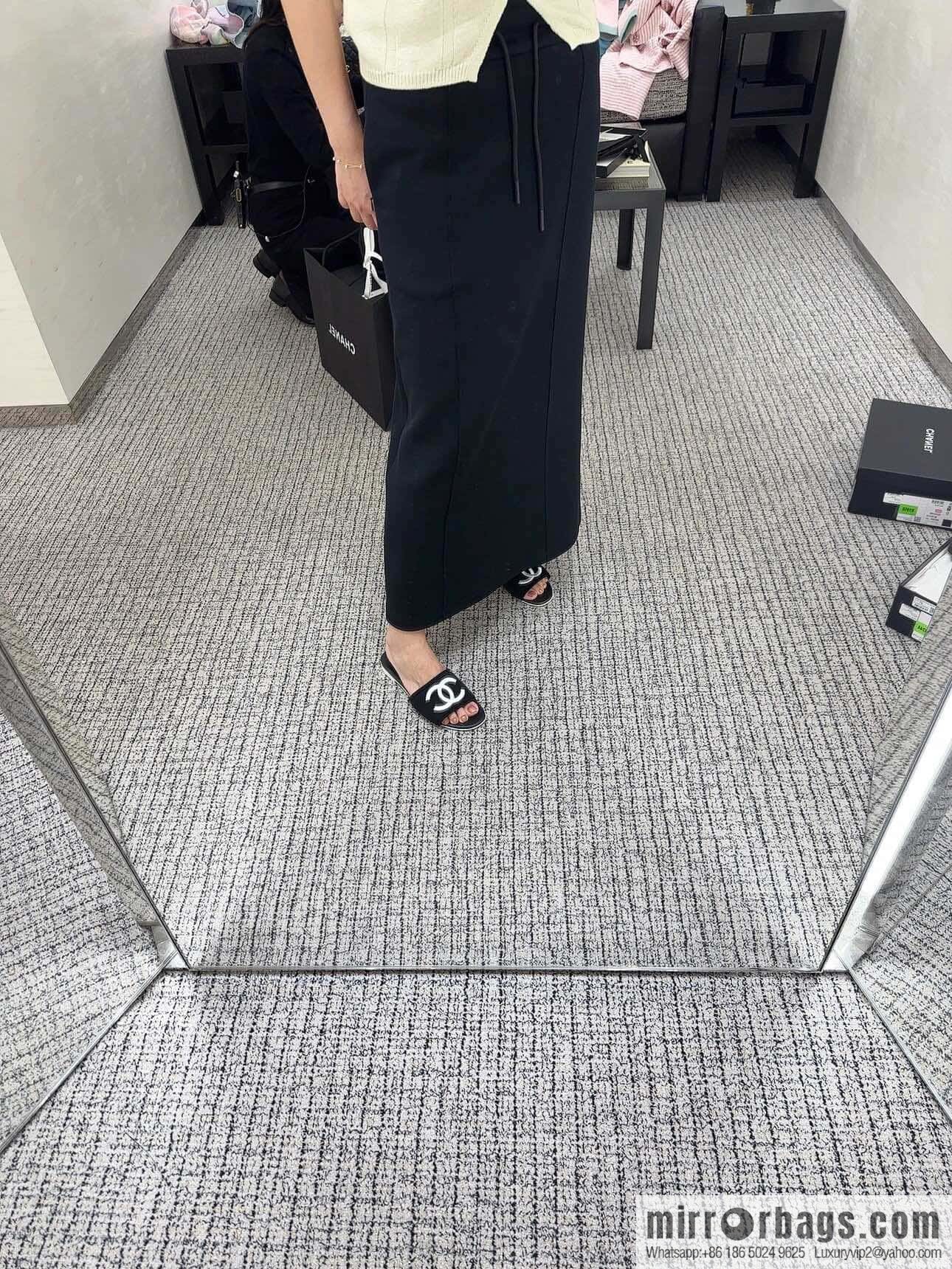 CHANEL Xiaoxiang spring and summer double logo embroidered slippers
