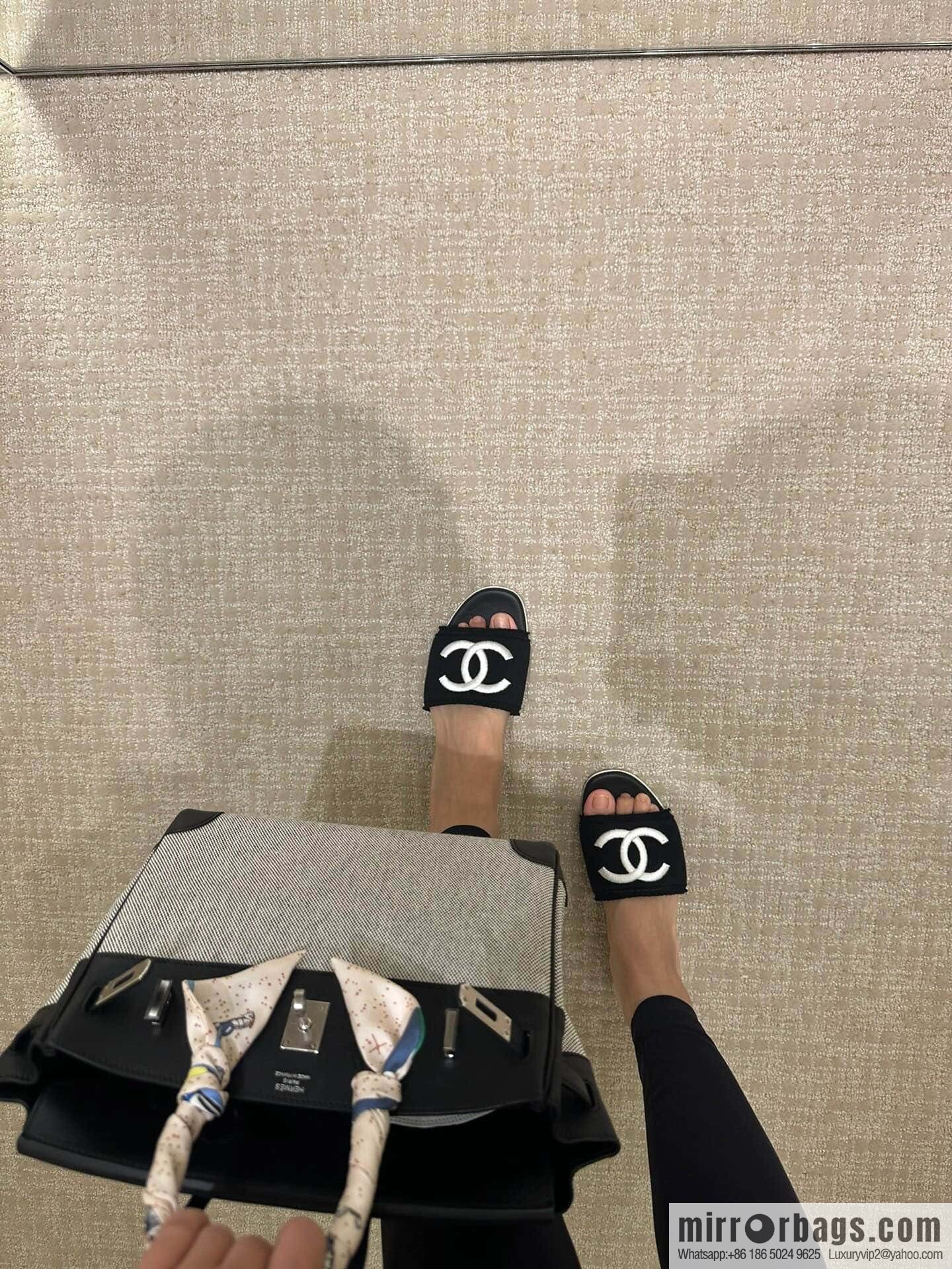 CHANEL Xiaoxiang spring and summer double logo embroidered slippers