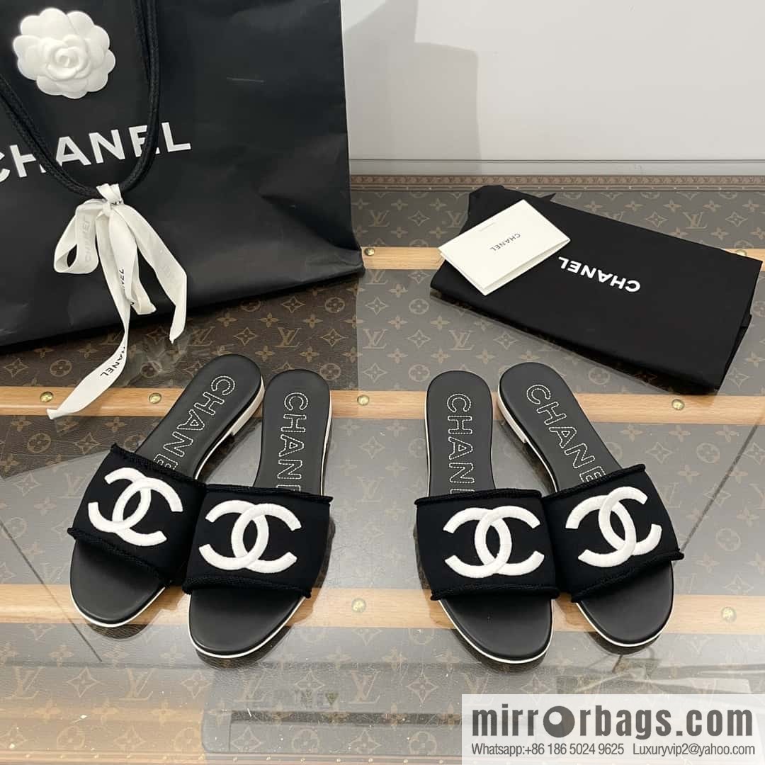 CHANEL Xiaoxiang spring and summer double logo embroidered slippers