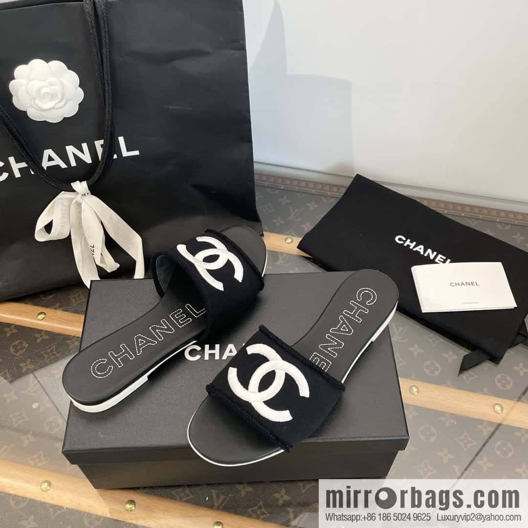 CHANEL Xiaoxiang spring and summer double logo embroidered slippers