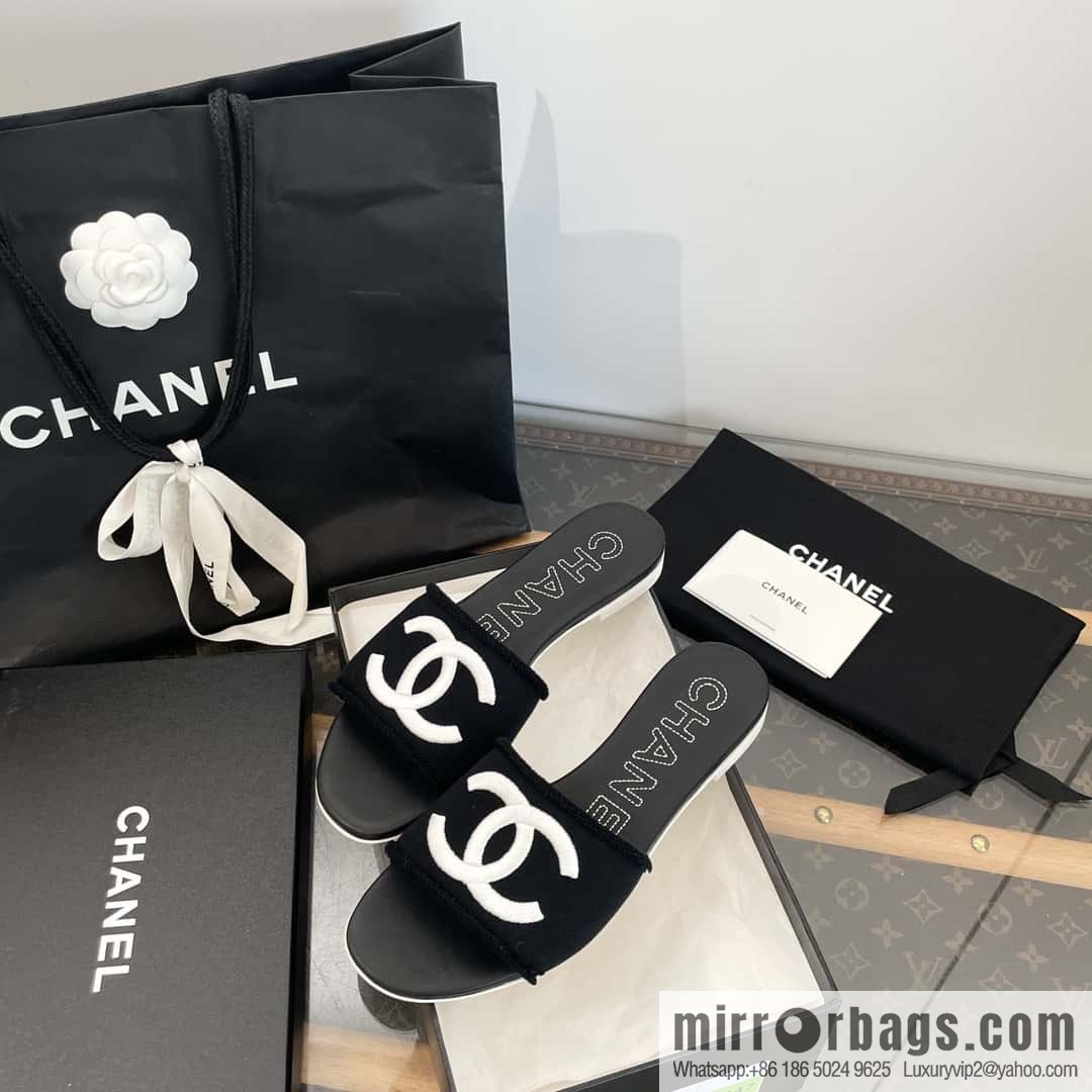 CHANEL Xiaoxiang spring and summer double logo embroidered slippers