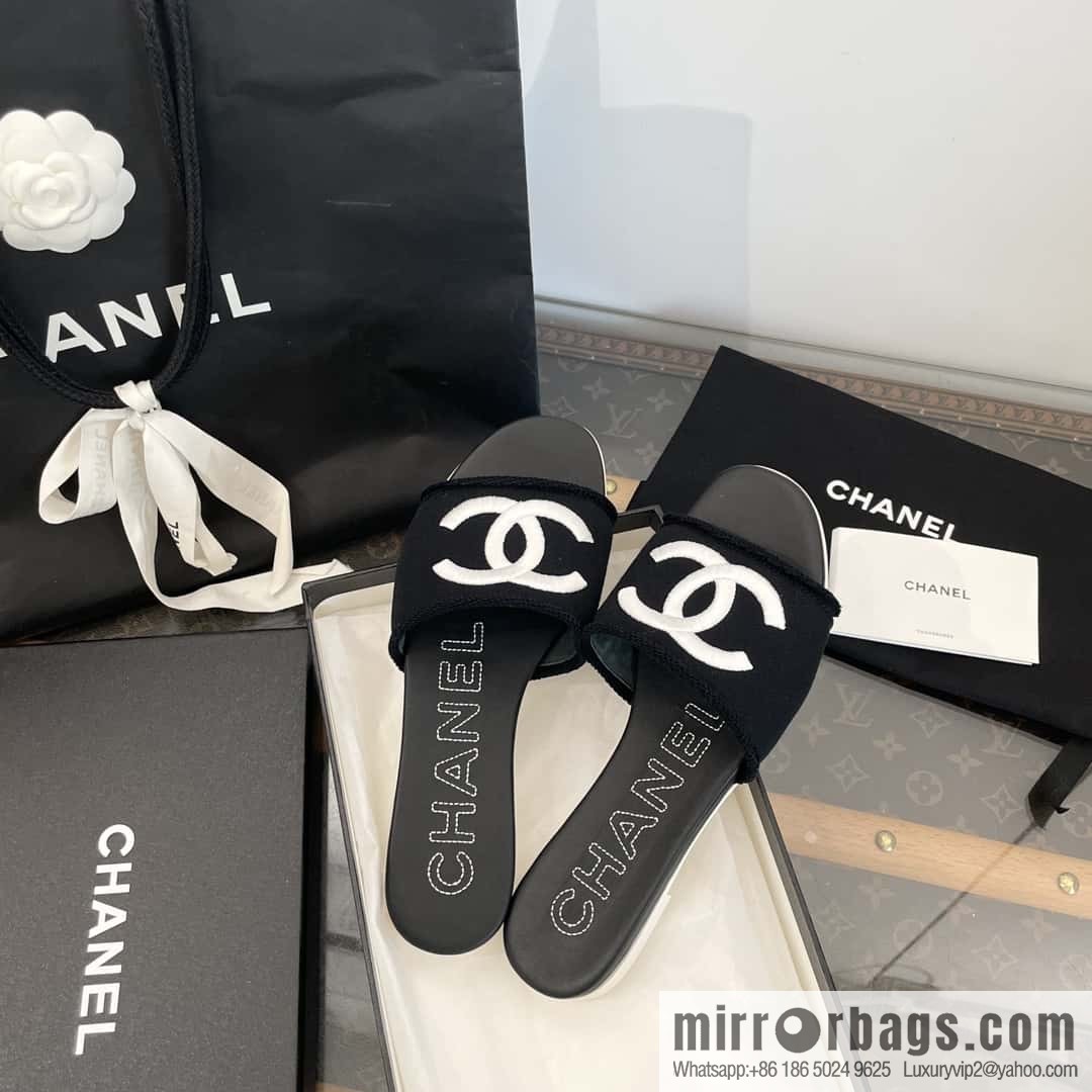 CHANEL Xiaoxiang spring and summer double logo embroidered slippers