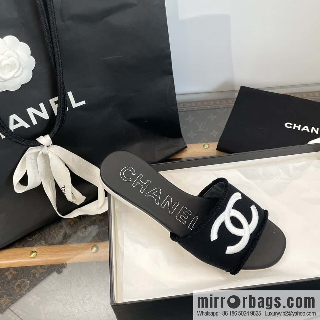 CHANEL Xiaoxiang spring and summer double logo embroidered slippers