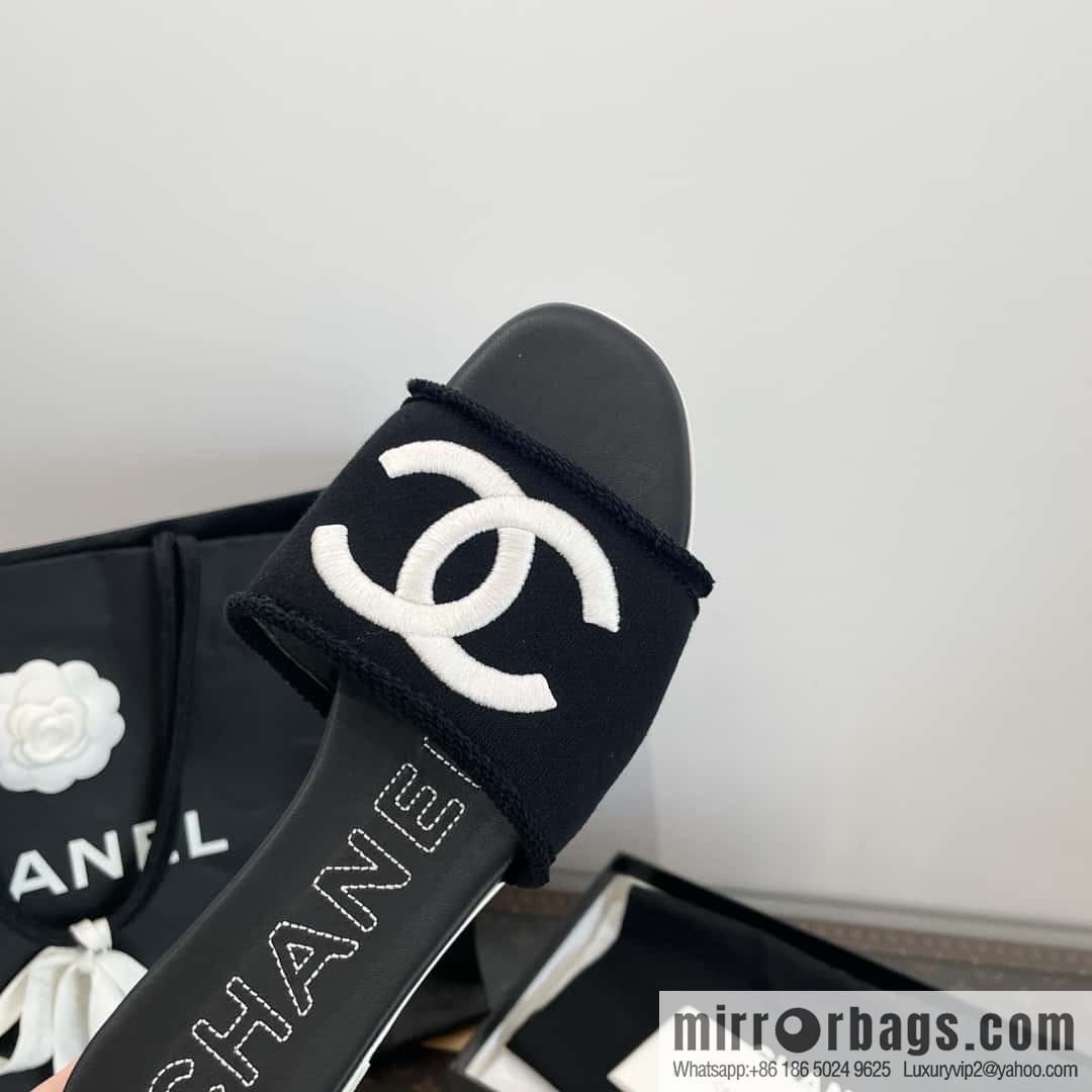 CHANEL Xiaoxiang spring and summer double logo embroidered slippers