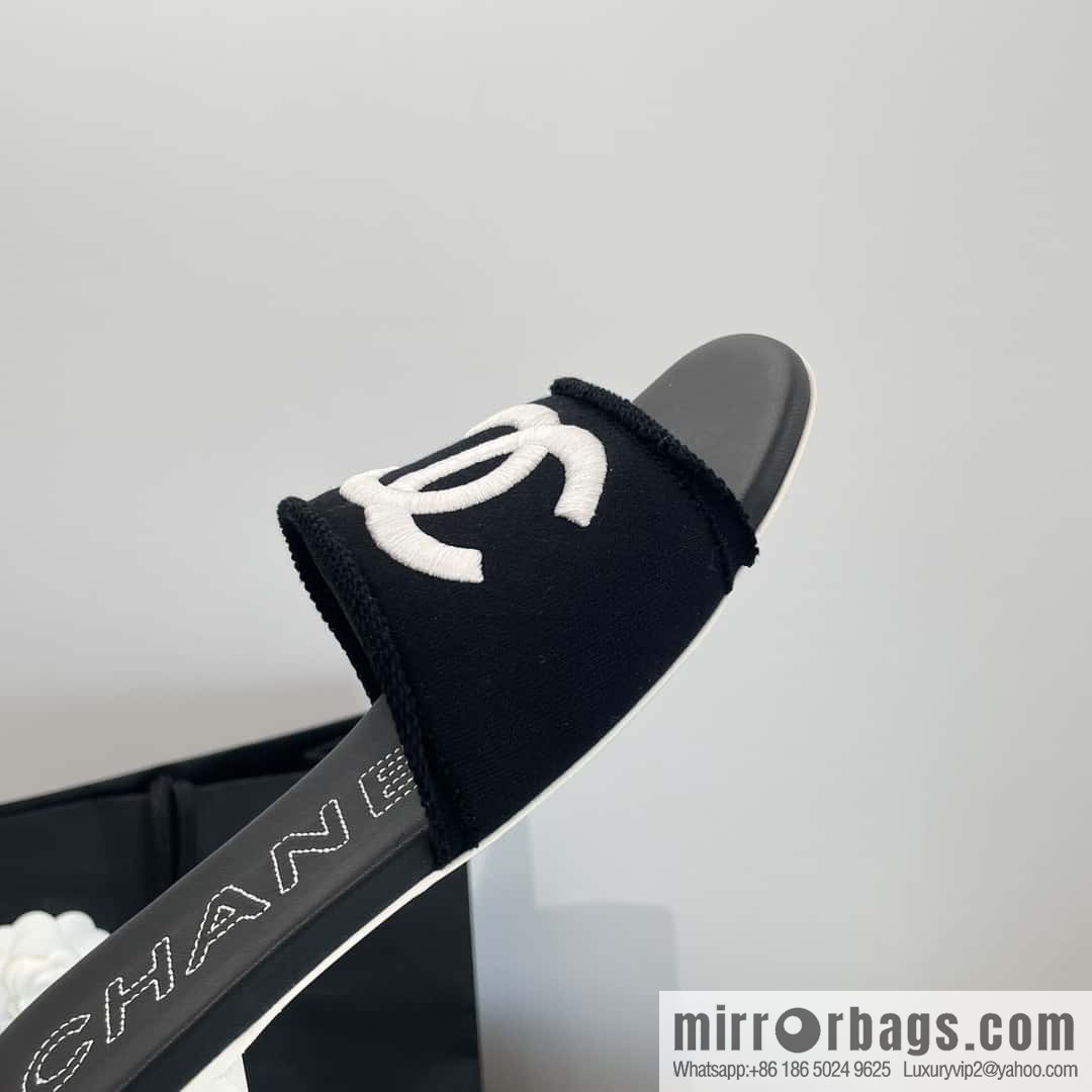 CHANEL Xiaoxiang spring and summer double logo embroidered slippers
