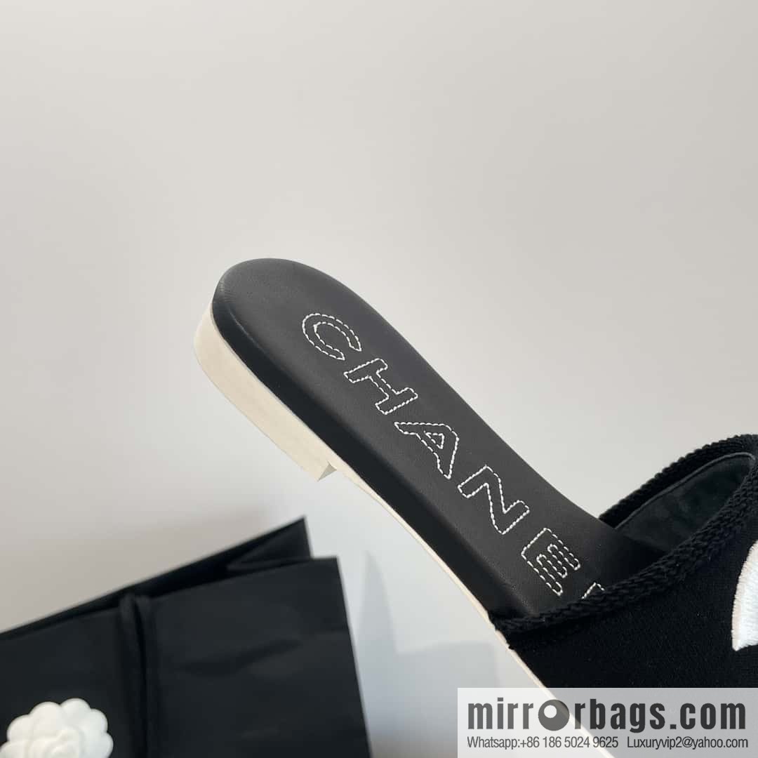 CHANEL Xiaoxiang spring and summer double logo embroidered slippers
