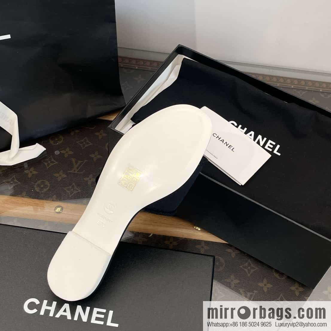 CHANEL Xiaoxiang spring and summer double logo embroidered slippers