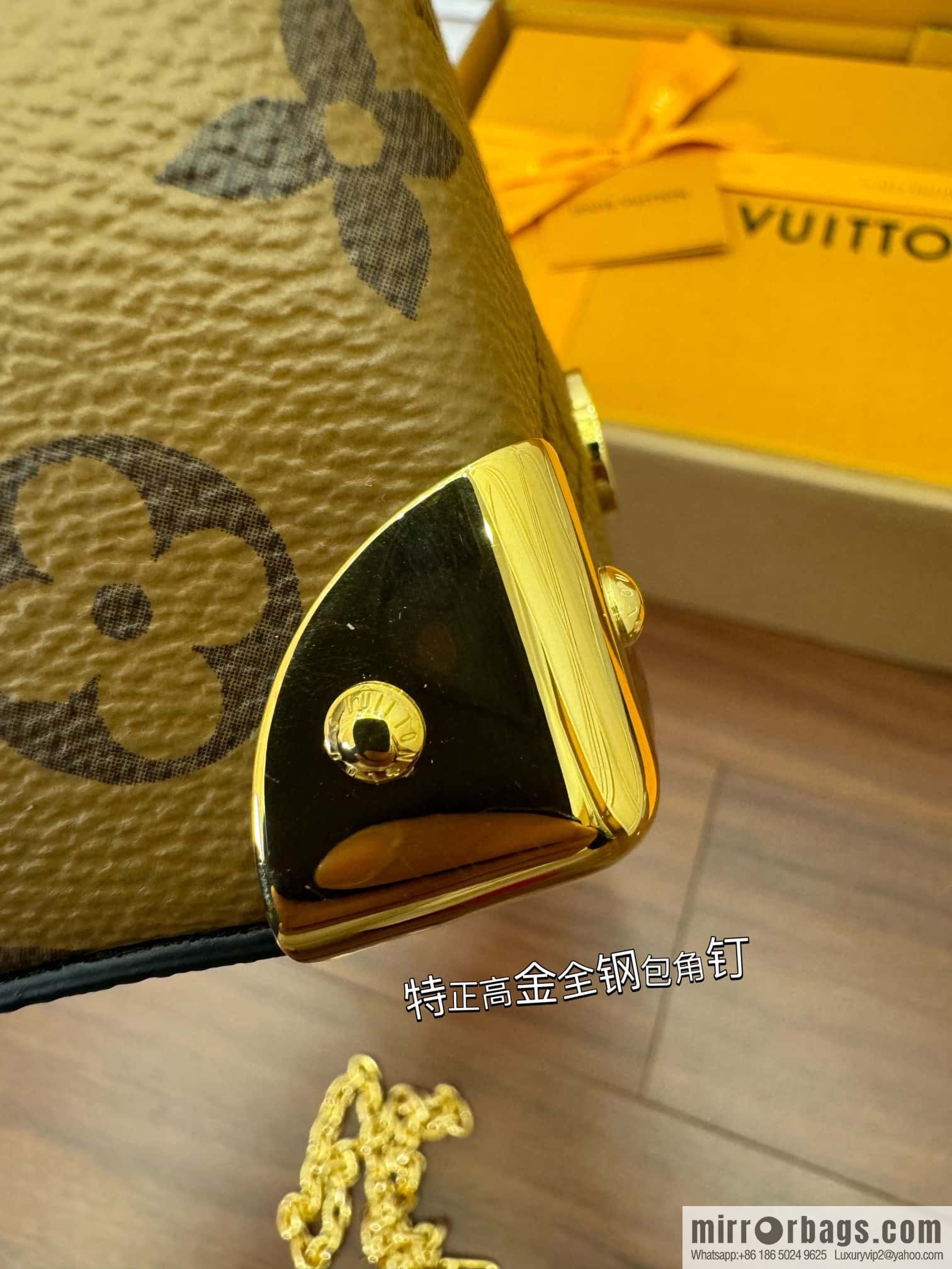 LV M82885 NO ÉPURSE LV CHARMS BAG