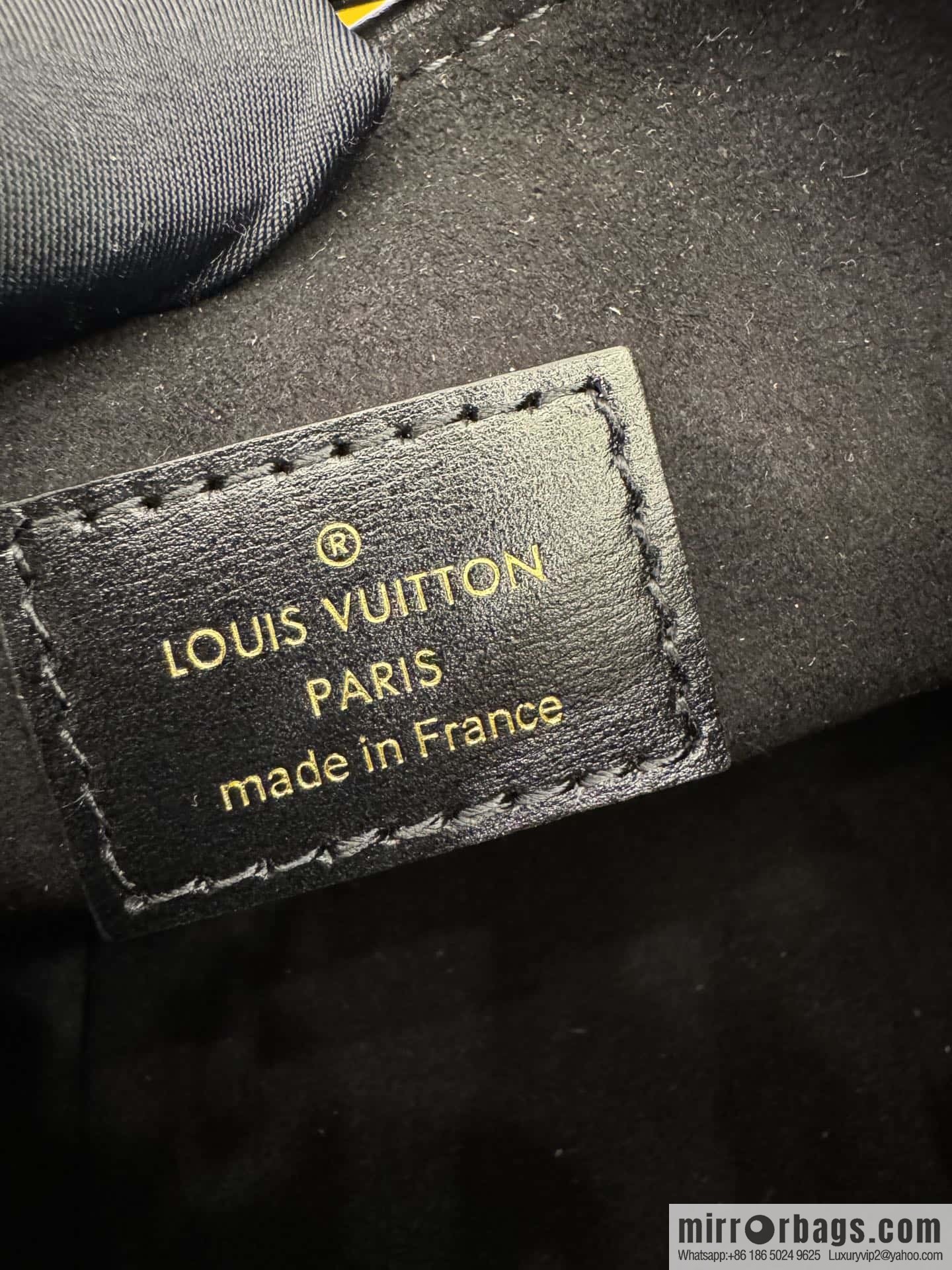 LV M82885 NO ÉPURSE LV CHARMS BAG