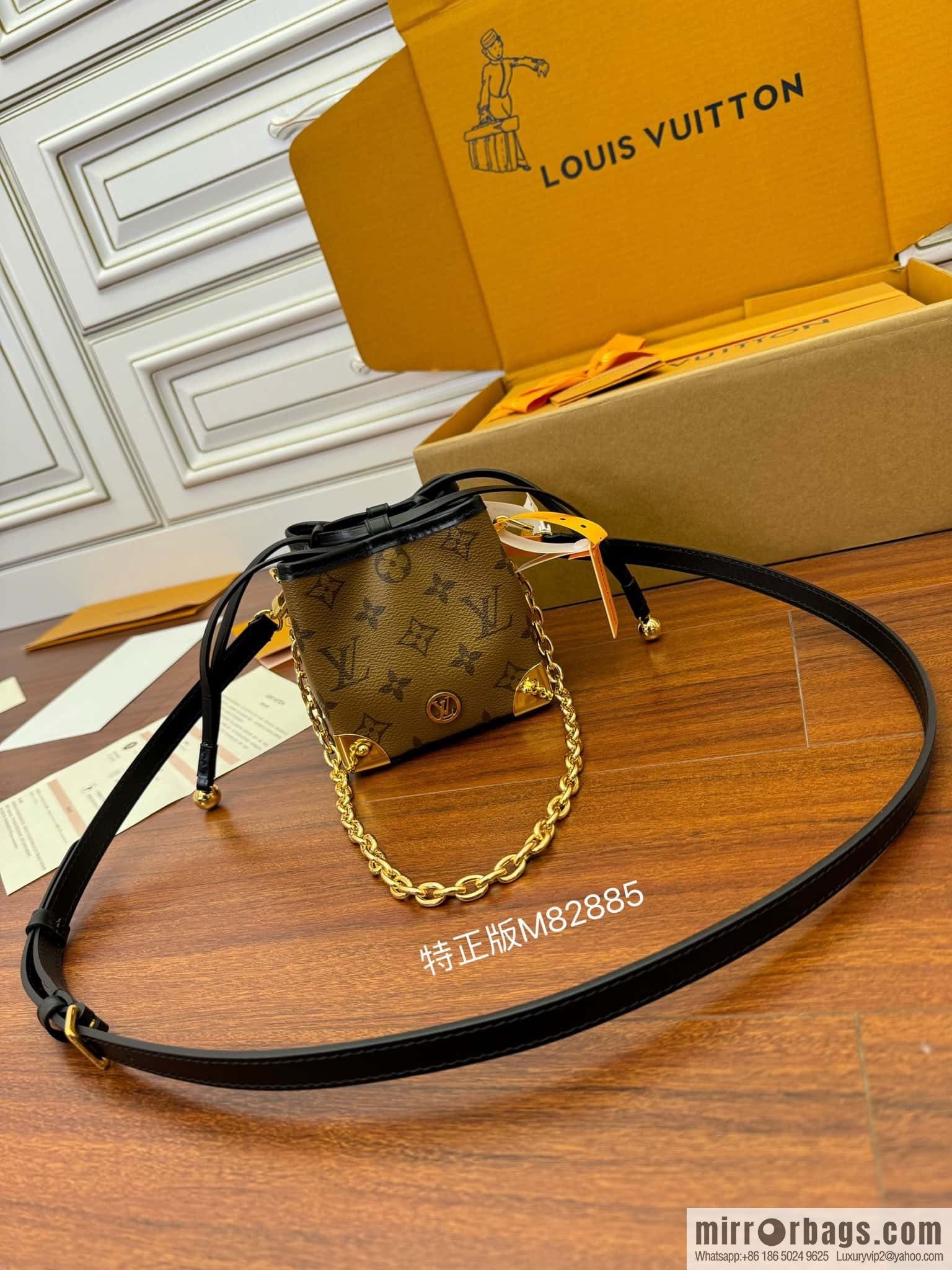 LV M82885 NO ÉPURSE LV CHARMS BAG