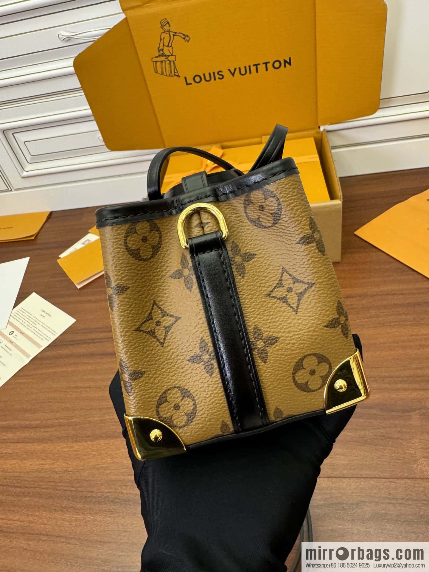 LV M82885 NO ÉPURSE LV CHARMS BAG