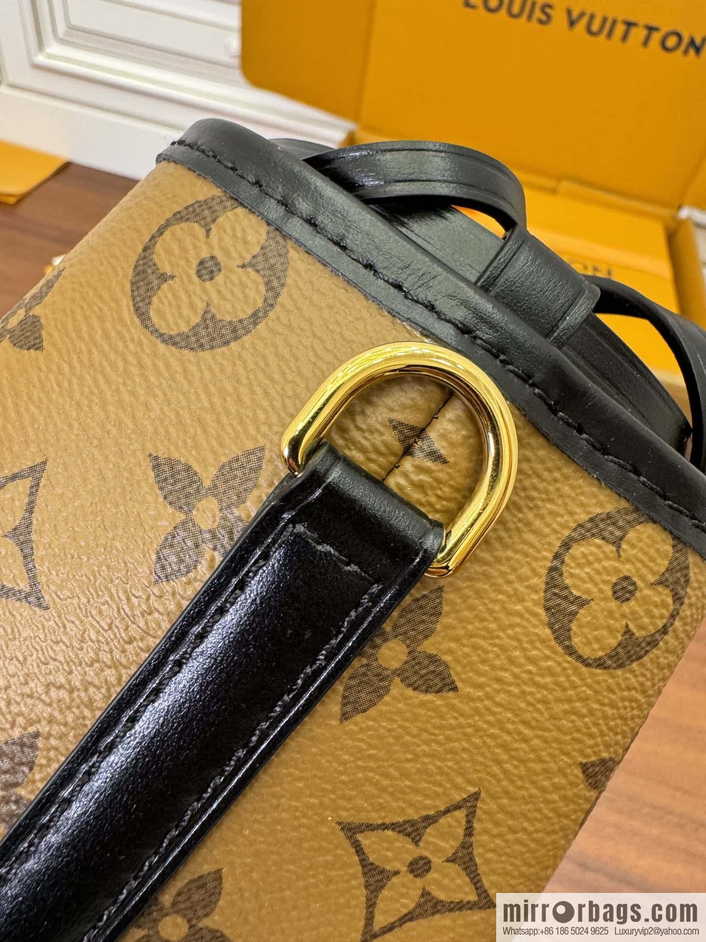 LV M82885 NO ÉPURSE LV CHARMS BAG