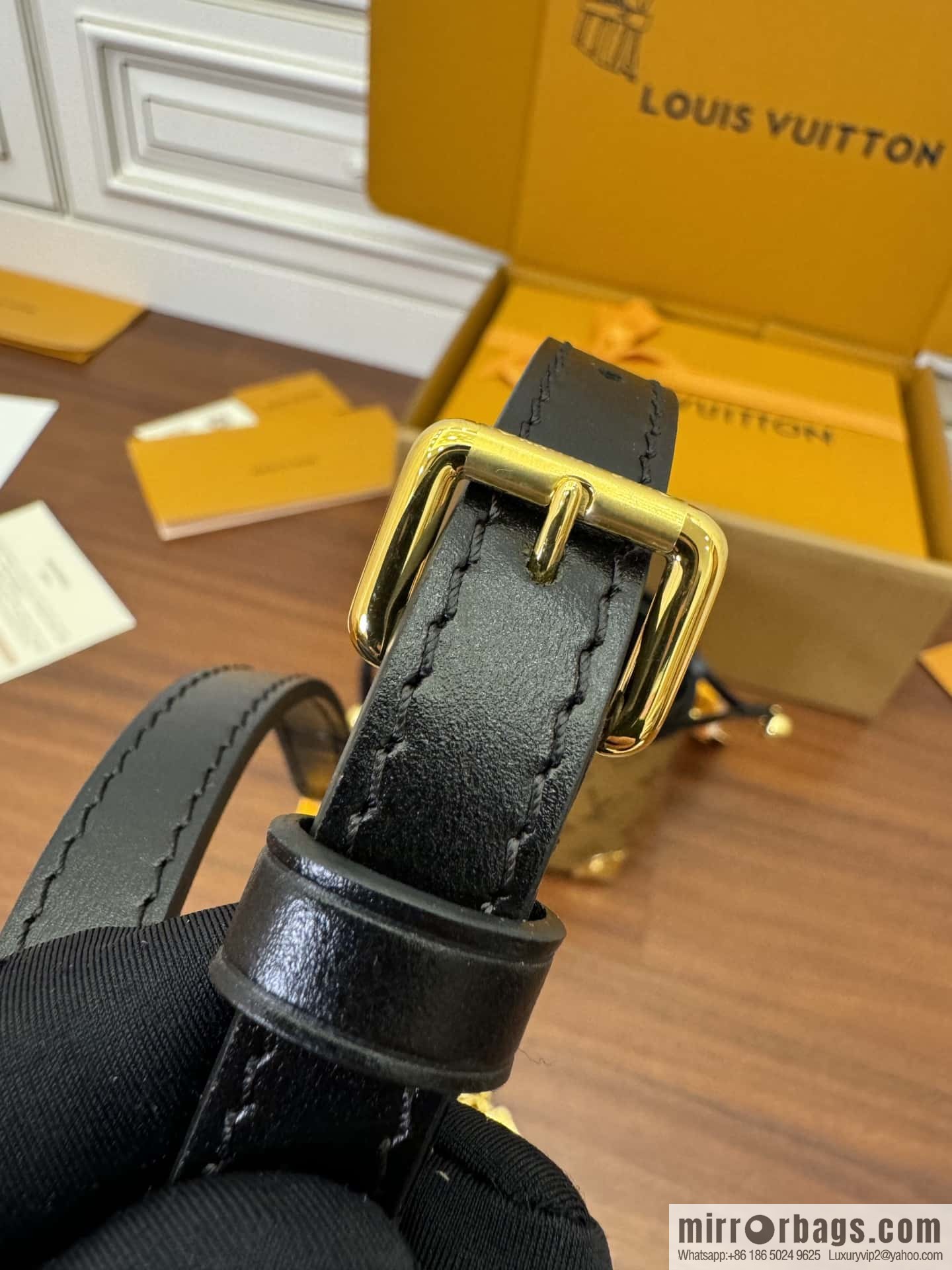 LV M82885 NO ÉPURSE LV CHARMS BAG