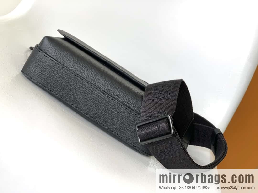LV M22482 FASTLINE messenger bag