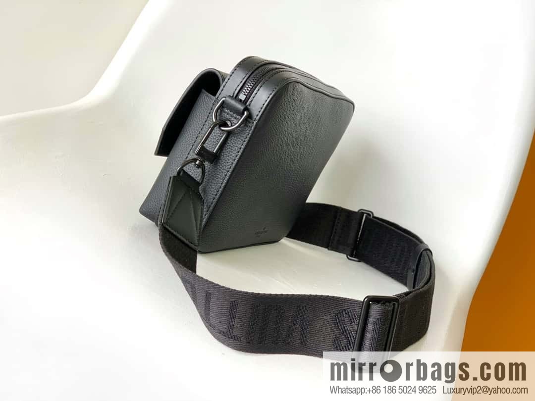 LV M22482 FASTLINE messenger bag