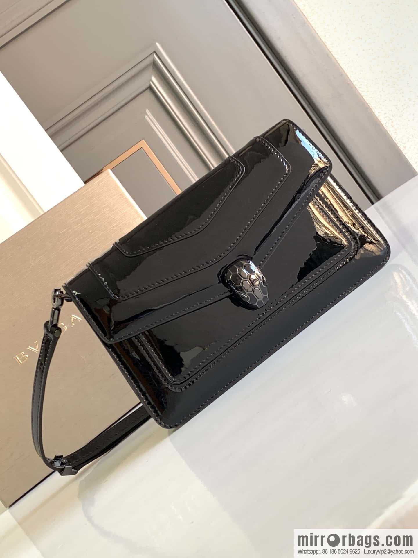 BVLGARI Bulgari SERPENTI FOREVER EAST-WEST series small shoulder bag 292103 black 22CM