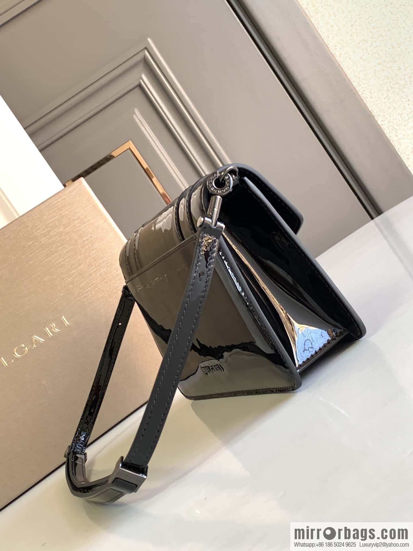BVLGARI Bulgari SERPENTI FOREVER EAST-WEST series small shoulder bag 292103 black 22CM
