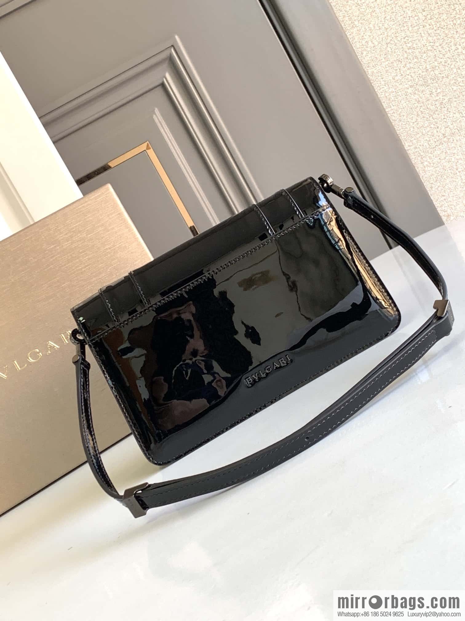 BVLGARI Bulgari SERPENTI FOREVER EAST-WEST series small shoulder bag 292103 black 22CM