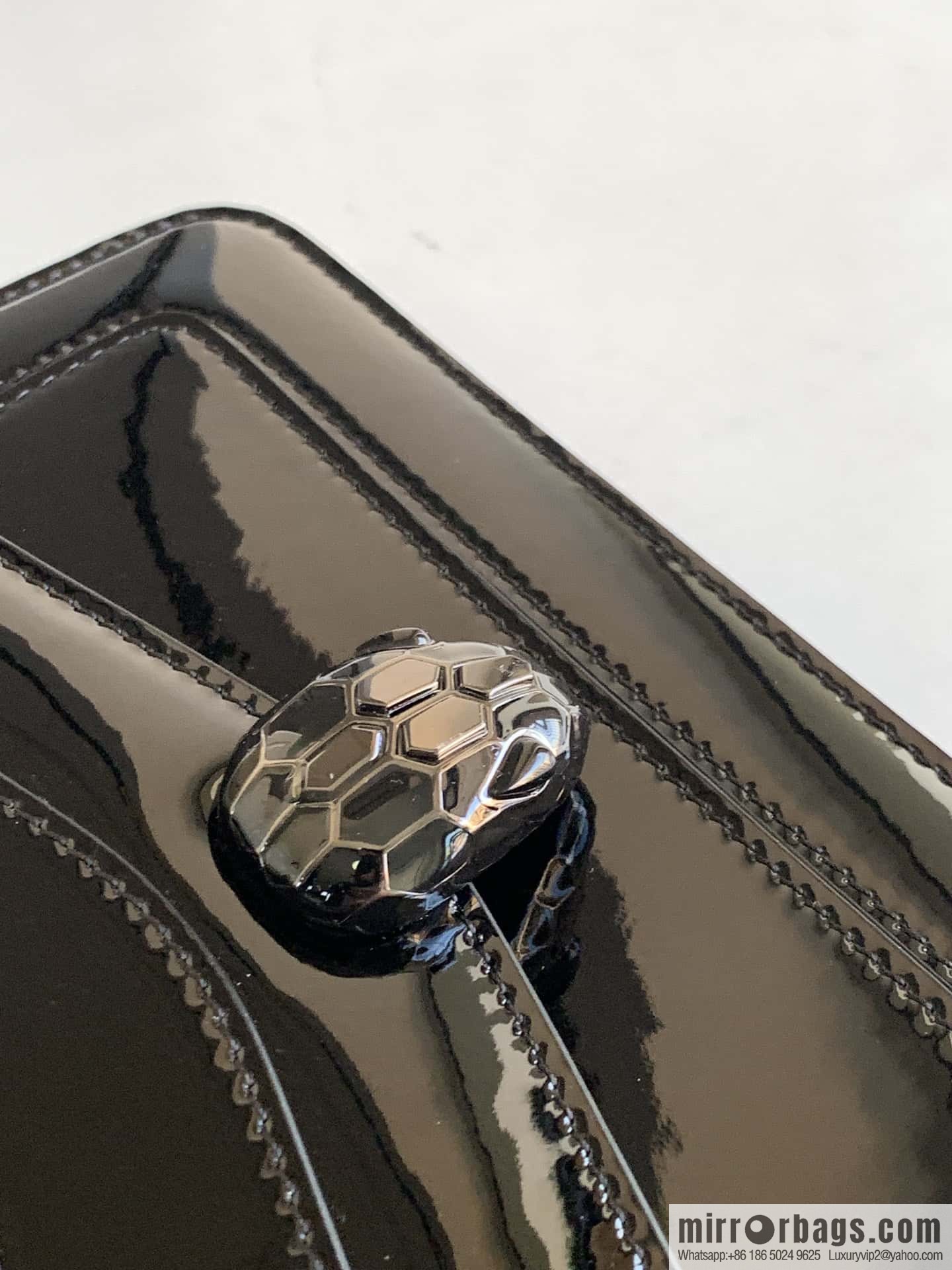 BVLGARI Bulgari SERPENTI FOREVER EAST-WEST series small shoulder bag 292103 black 22CM