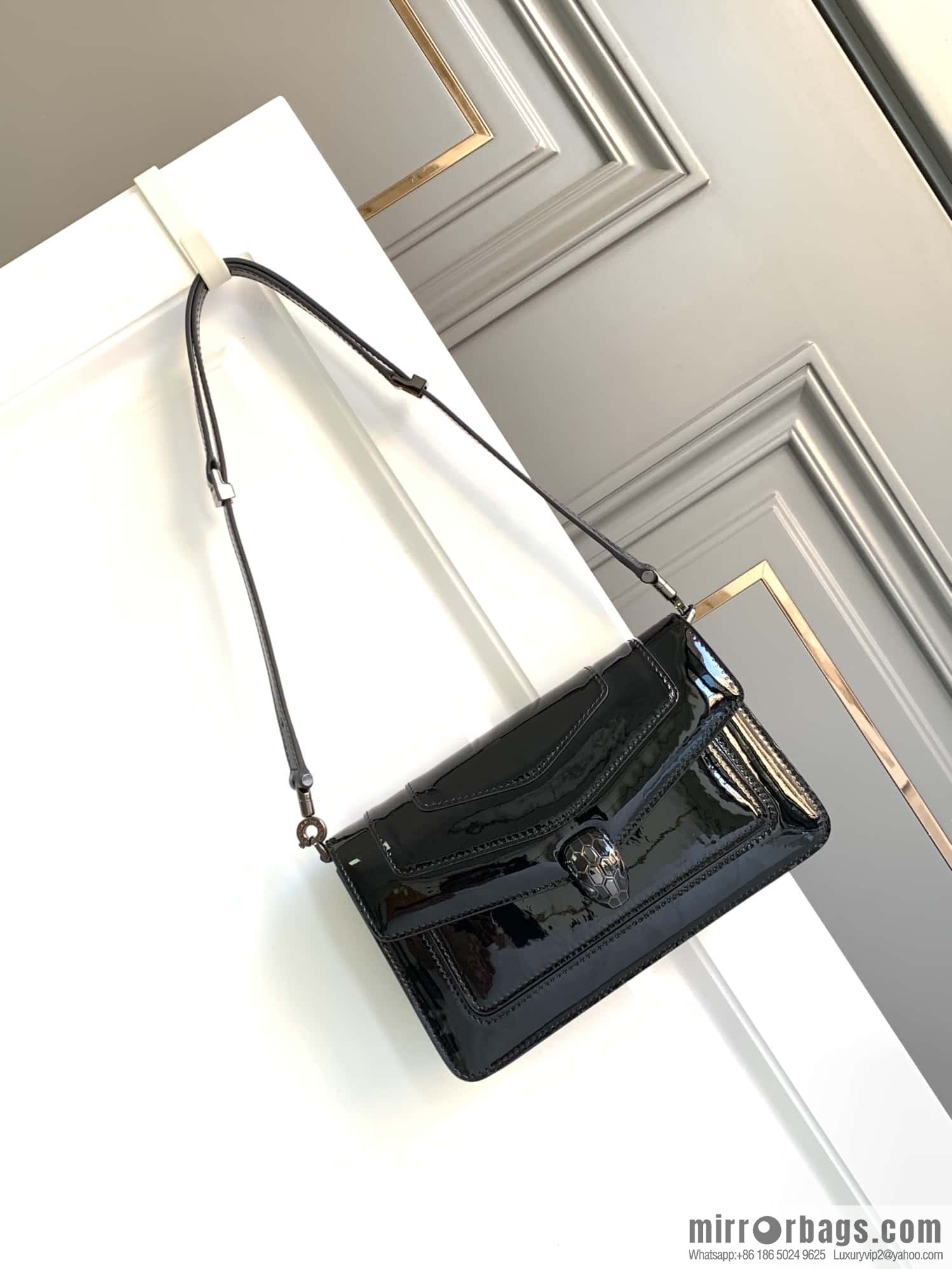 BVLGARI Bulgari SERPENTI FOREVER EAST-WEST series small shoulder bag 292103 black 22CM