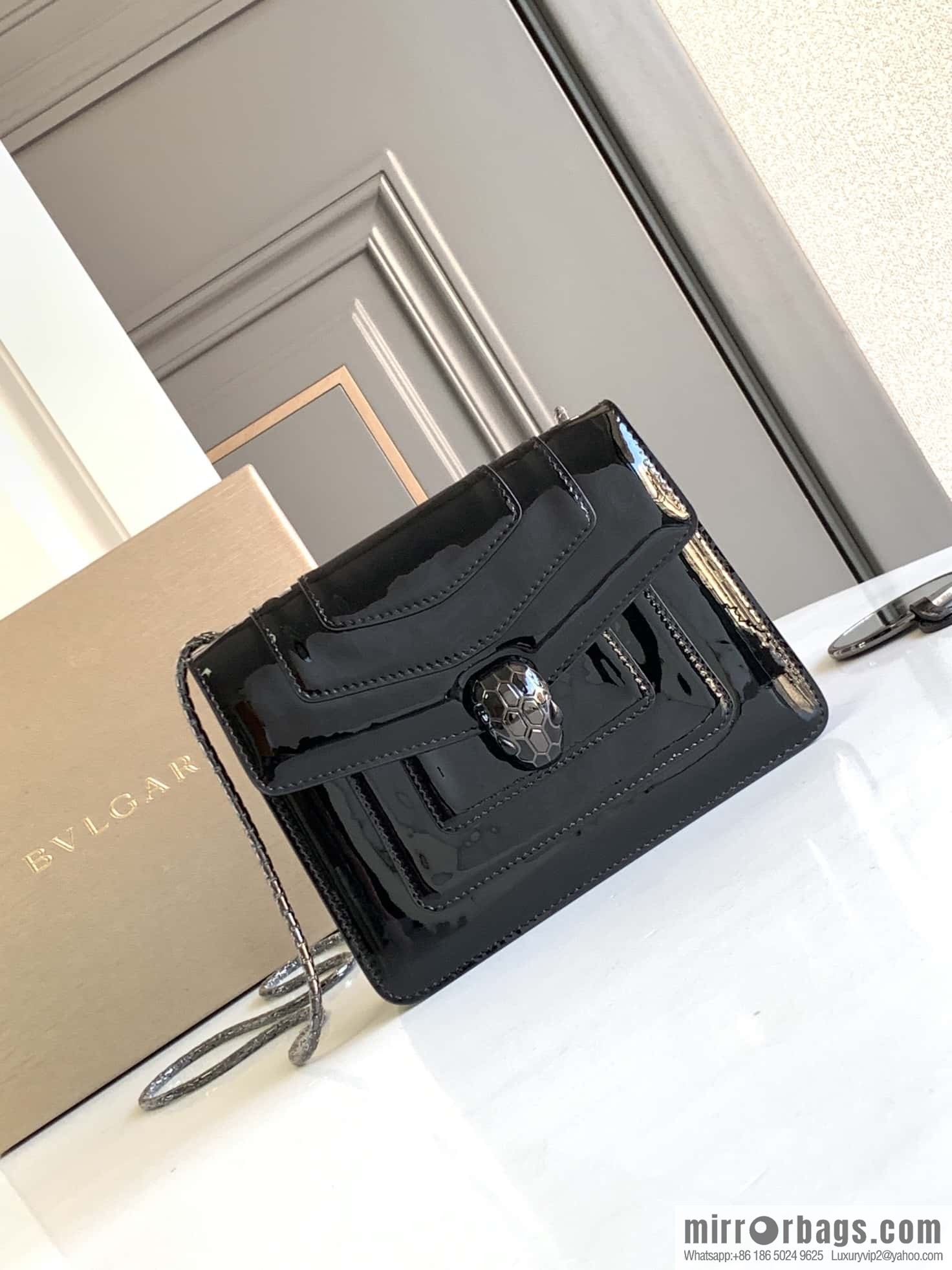 BVLGARI Bulgari SERPENTI FOREVER EAST-WEST series small shoulder bag 61879 black 20CM