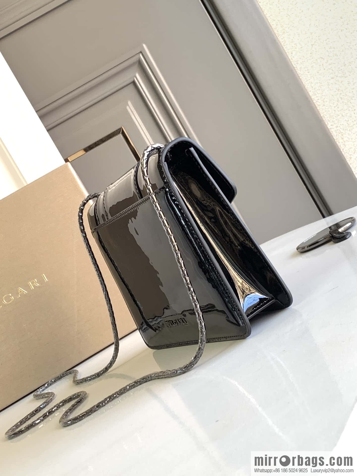 BVLGARI Bulgari SERPENTI FOREVER EAST-WEST series small shoulder bag 61879 black 20CM