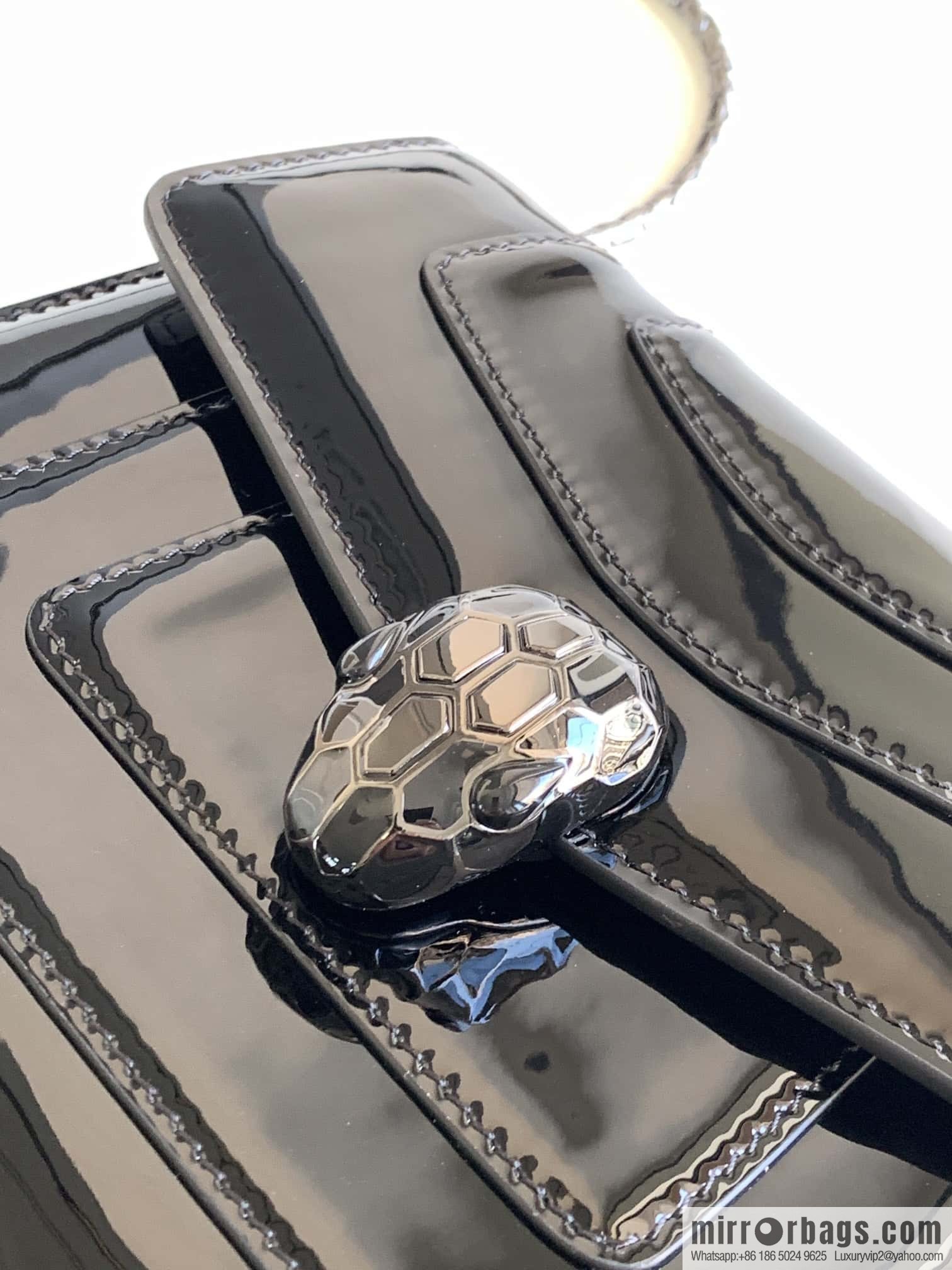 BVLGARI Bulgari SERPENTI FOREVER EAST-WEST series small shoulder bag 61879 black 20CM