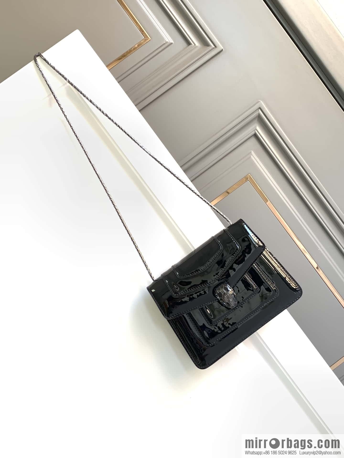 BVLGARI Bulgari SERPENTI FOREVER EAST-WEST series small shoulder bag 61879 black 20CM