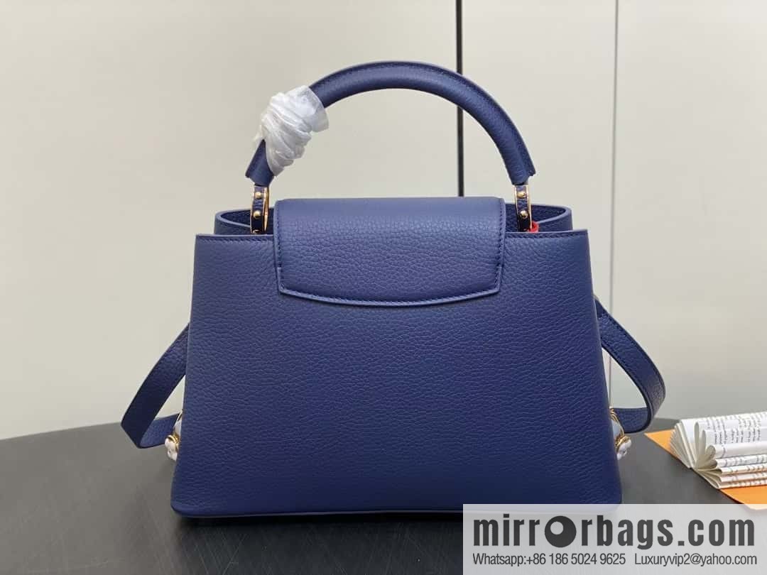 LV M23199 CAPUCINES medium handbag