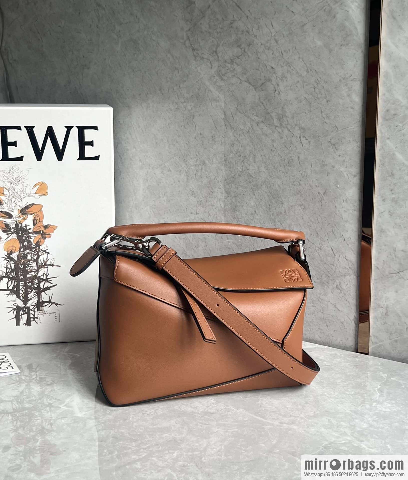 LOEWE puzzle geometric pack 24cm 0681 caramel brown