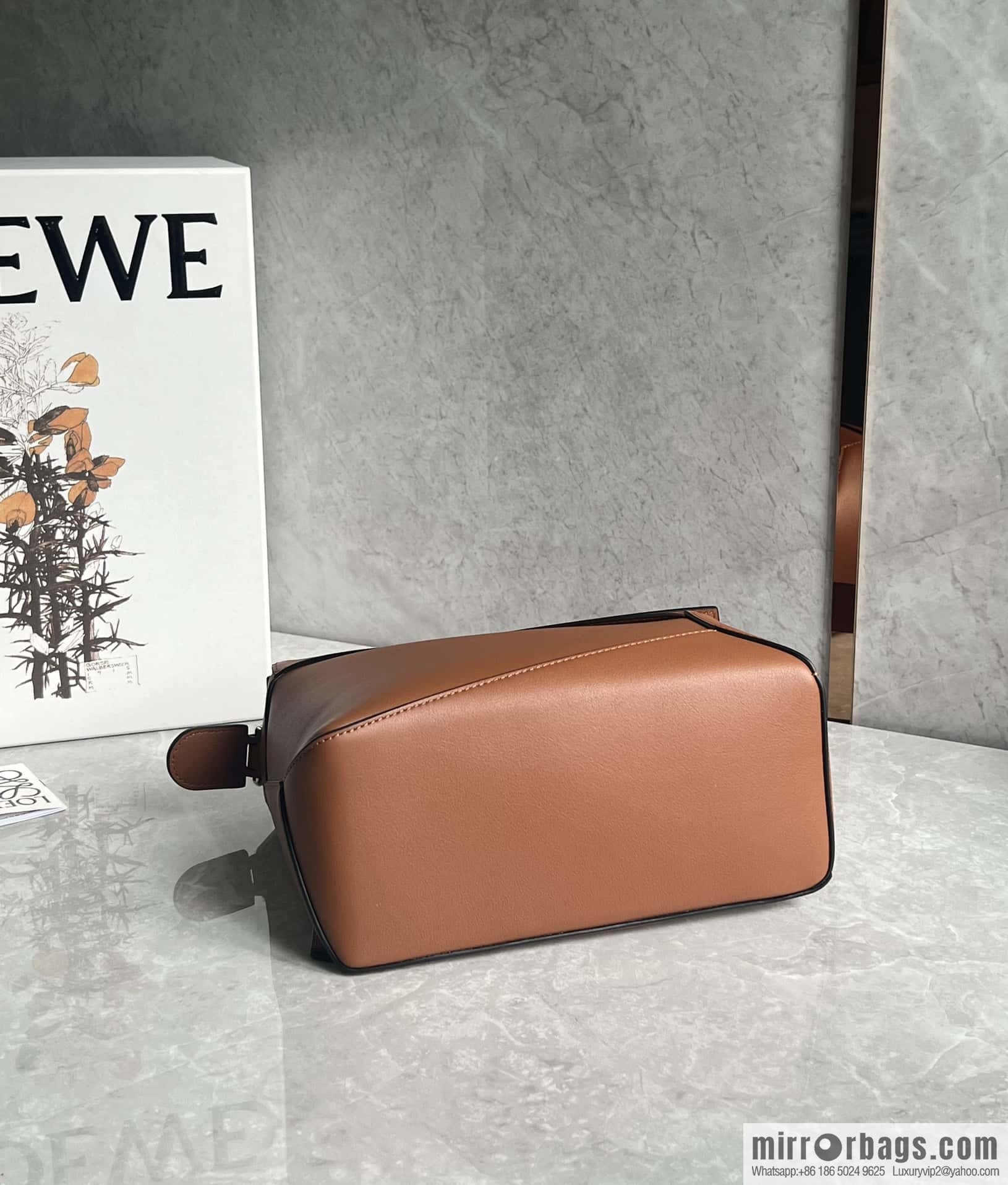 LOEWE puzzle geometric pack 24cm 0681 caramel brown