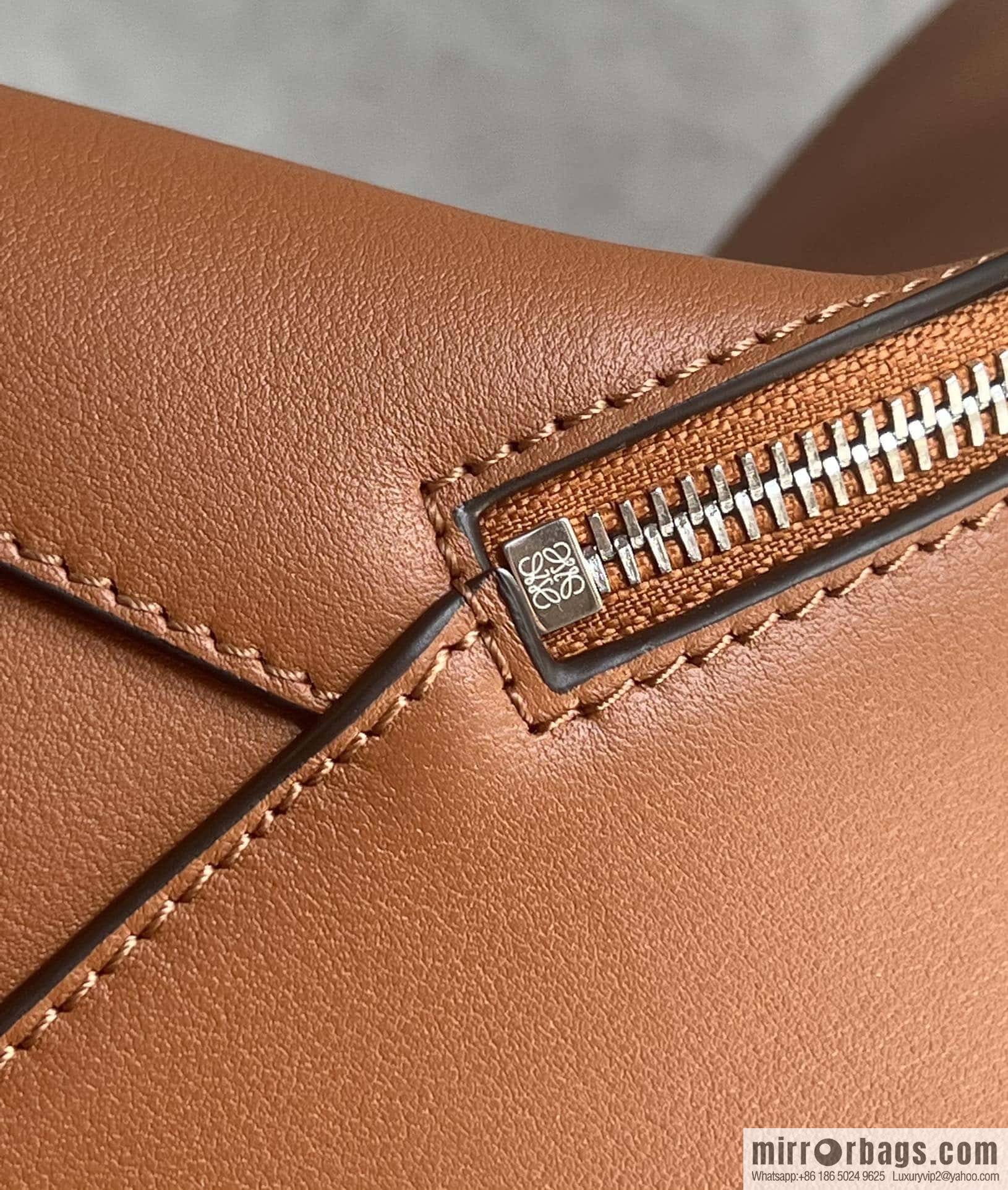 LOEWE puzzle 30CM 0533 caramel color