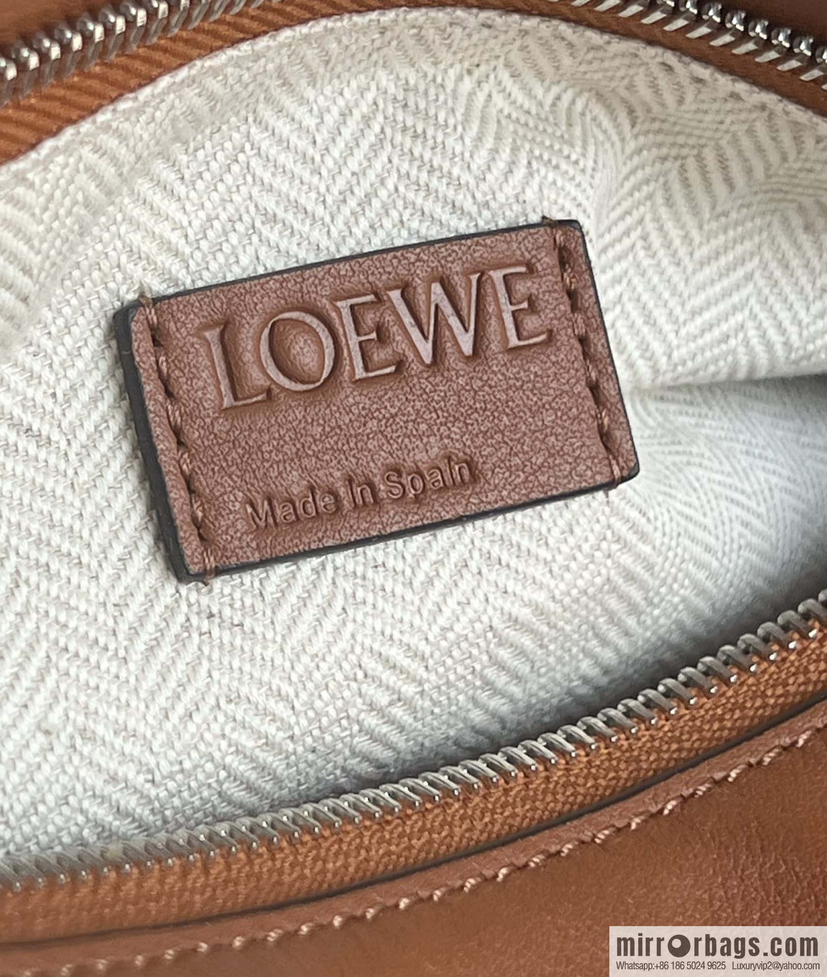 LOEWE puzzle 30CM 0533 caramel color
