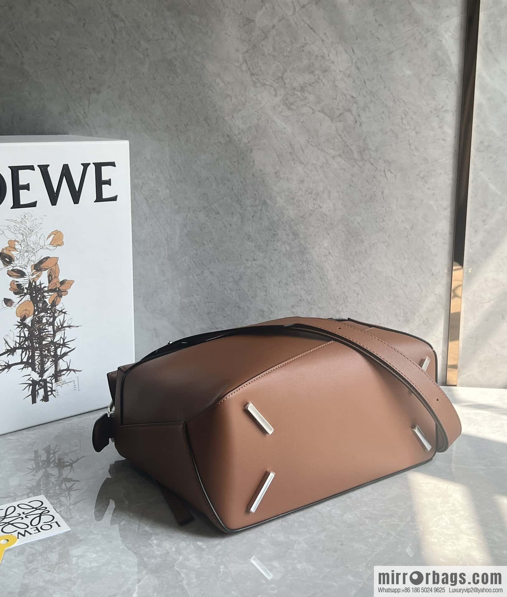 LOEWE puzzle 30CM 0533 caramel color
