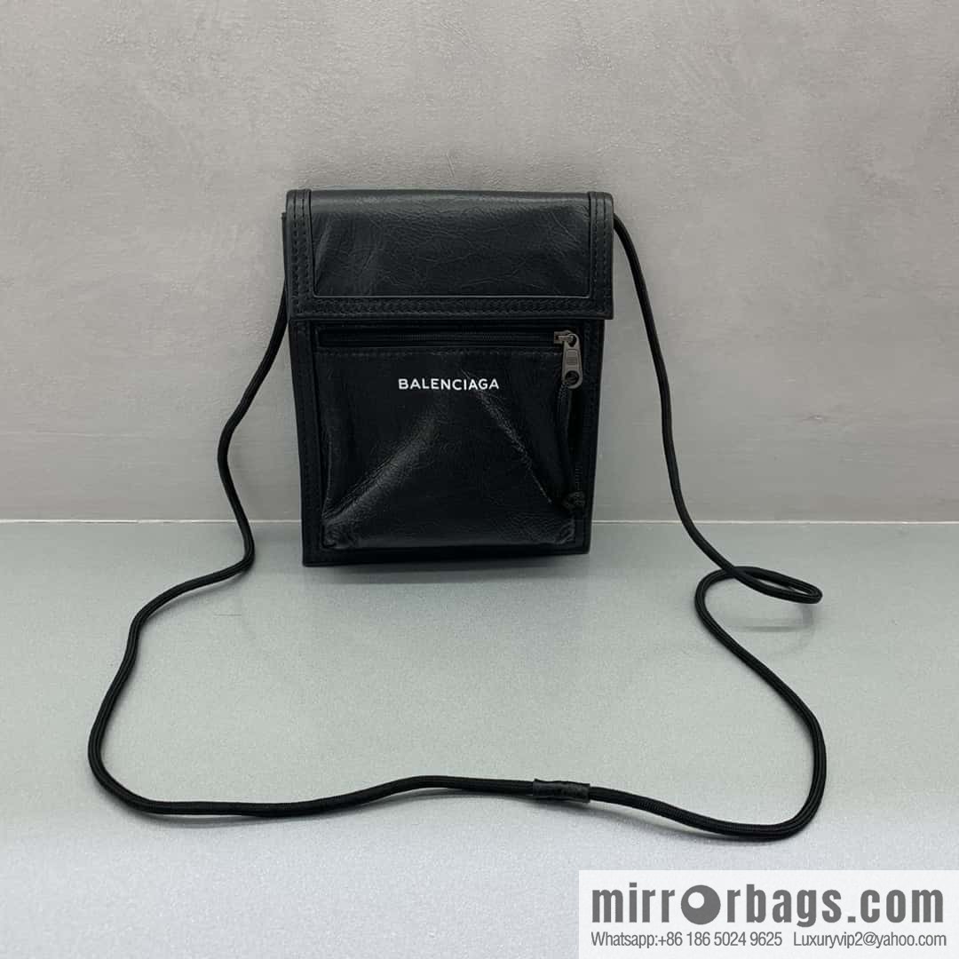 BALENCIAGA Balenciaga, imported pleated leather mobile phone bag.