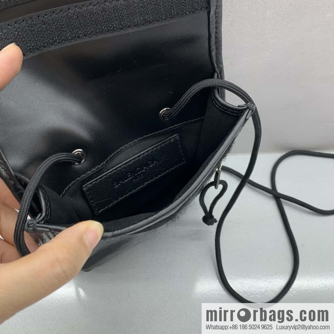 BALENCIAGA Balenciaga, imported pleated leather mobile phone bag.