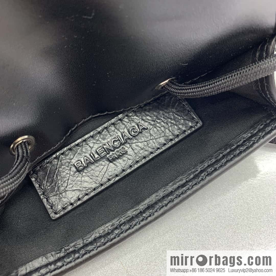 BALENCIAGA Balenciaga, imported pleated leather mobile phone bag.