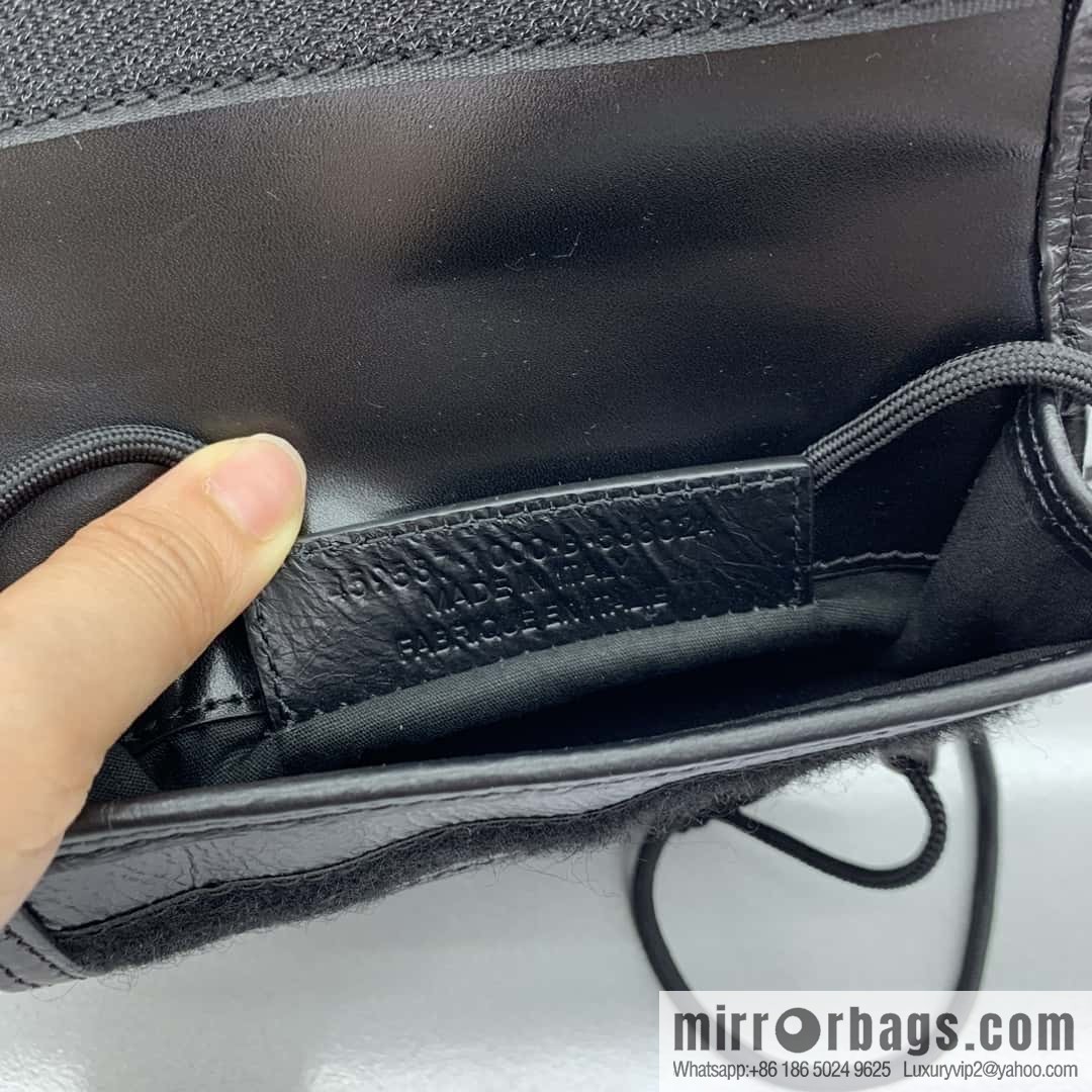 BALENCIAGA Balenciaga, imported pleated leather mobile phone bag.