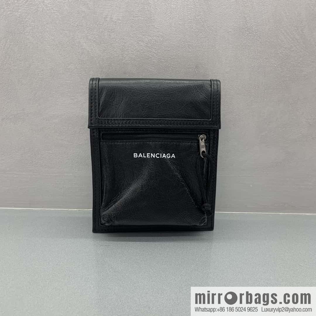 BALENCIAGA Balenciaga, imported pleated leather mobile phone bag.