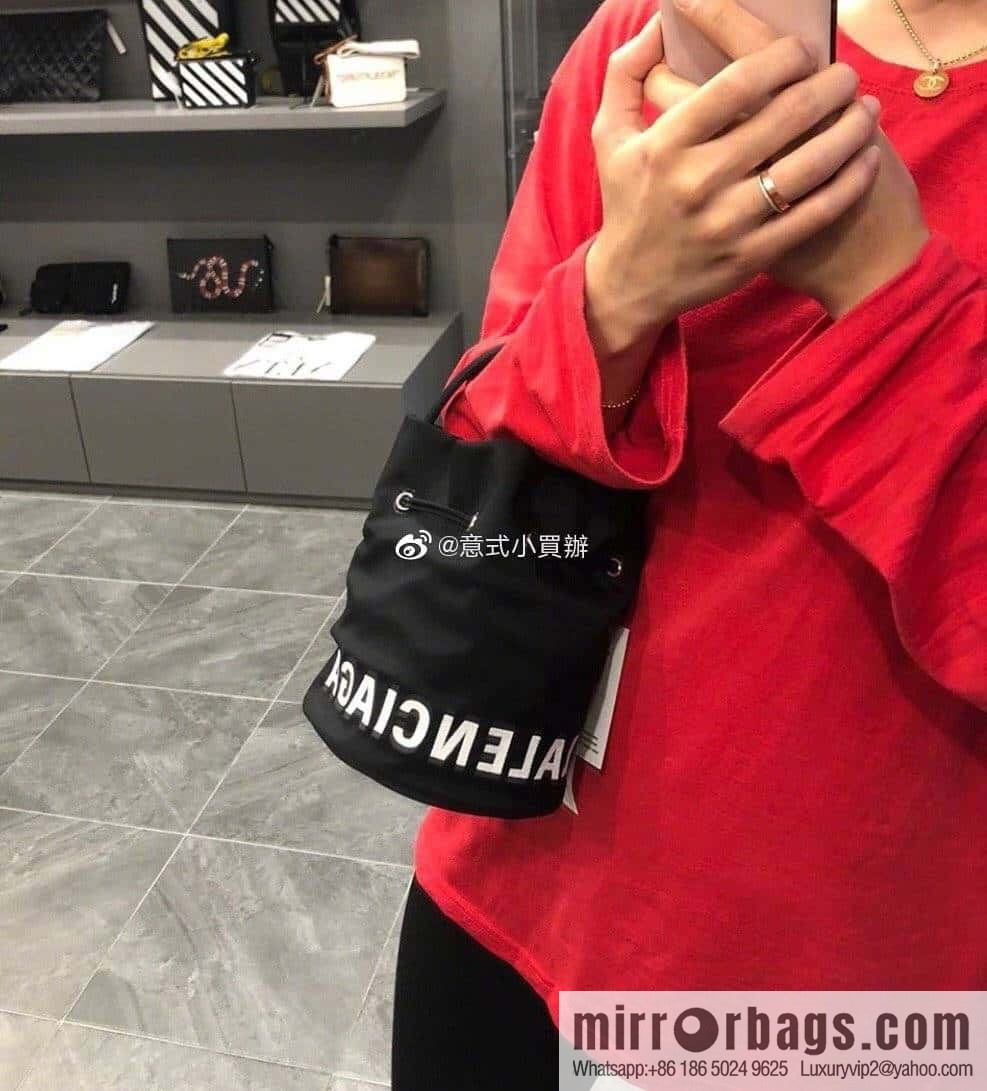BALENCIAGA Balenciaga ultralight bucket bag