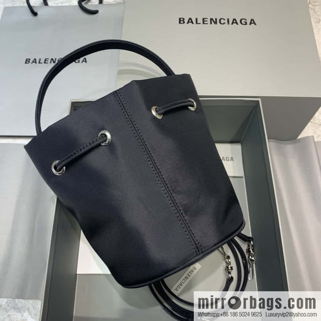 BALENCIAGA Balenciaga ultralight bucket bag