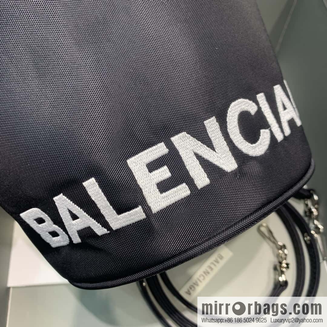 BALENCIAGA Balenciaga ultralight bucket bag