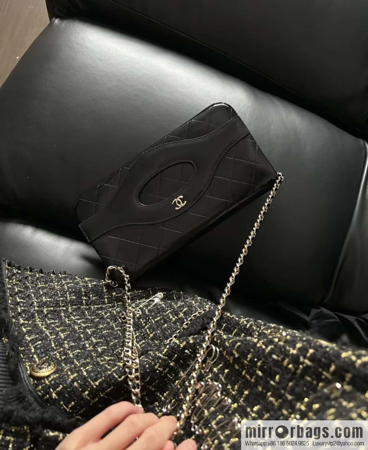 CHANEL Limited Edition Horizontal Folding 31bag AP3655