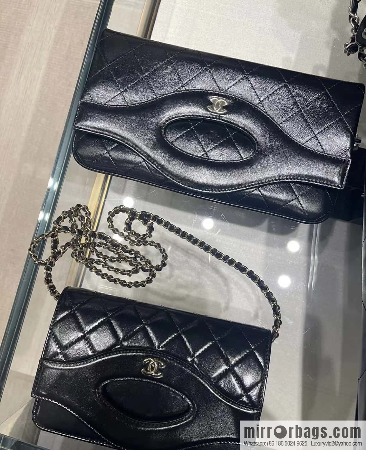 CHANEL Limited Edition Horizontal Folding 31bag AP3655