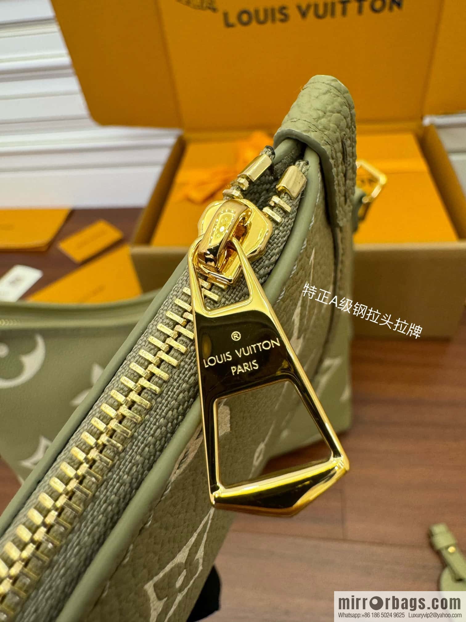 LV M46672 CARRYALL Small handbag