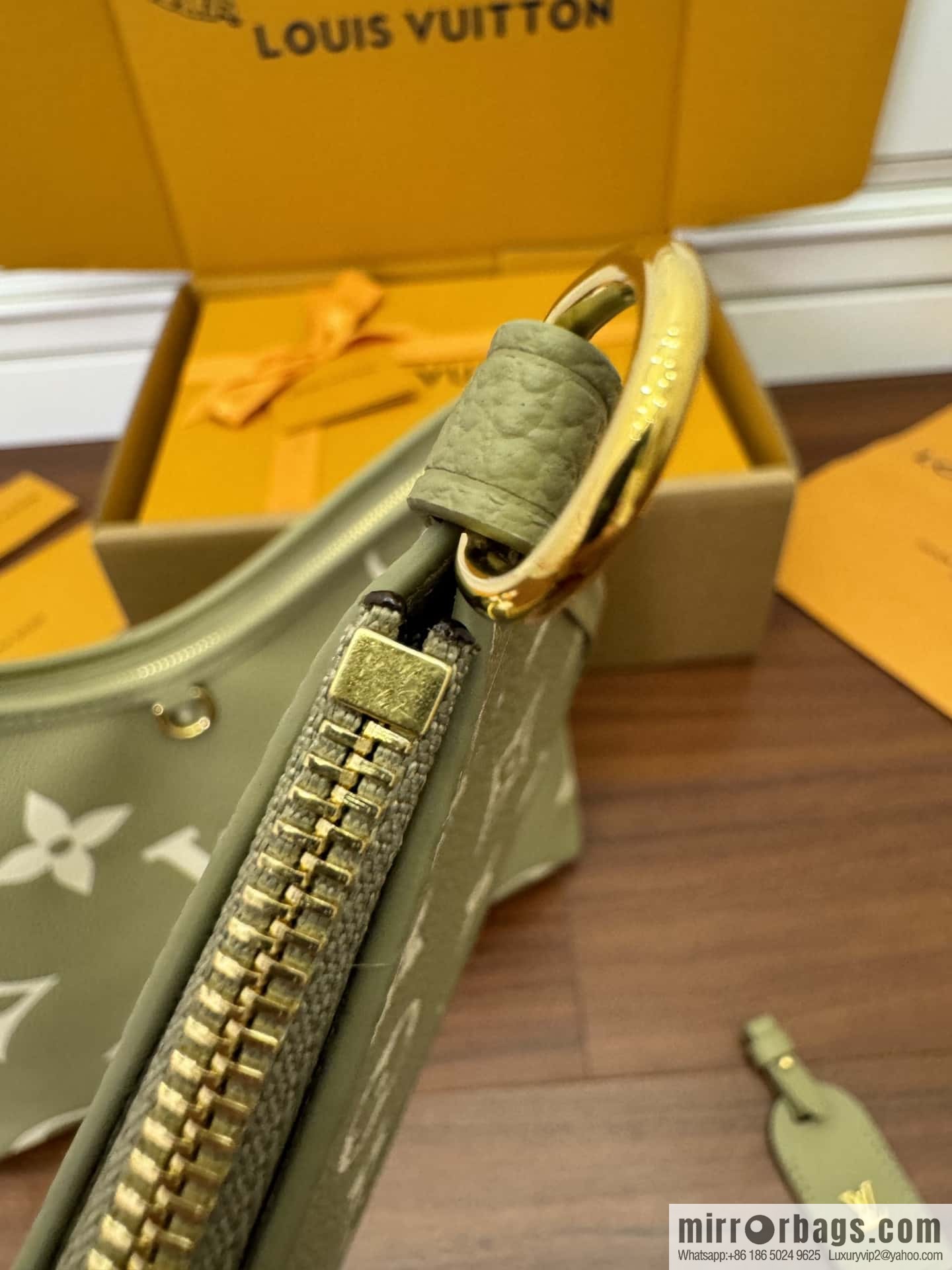 LV M46672 CARRYALL Small handbag