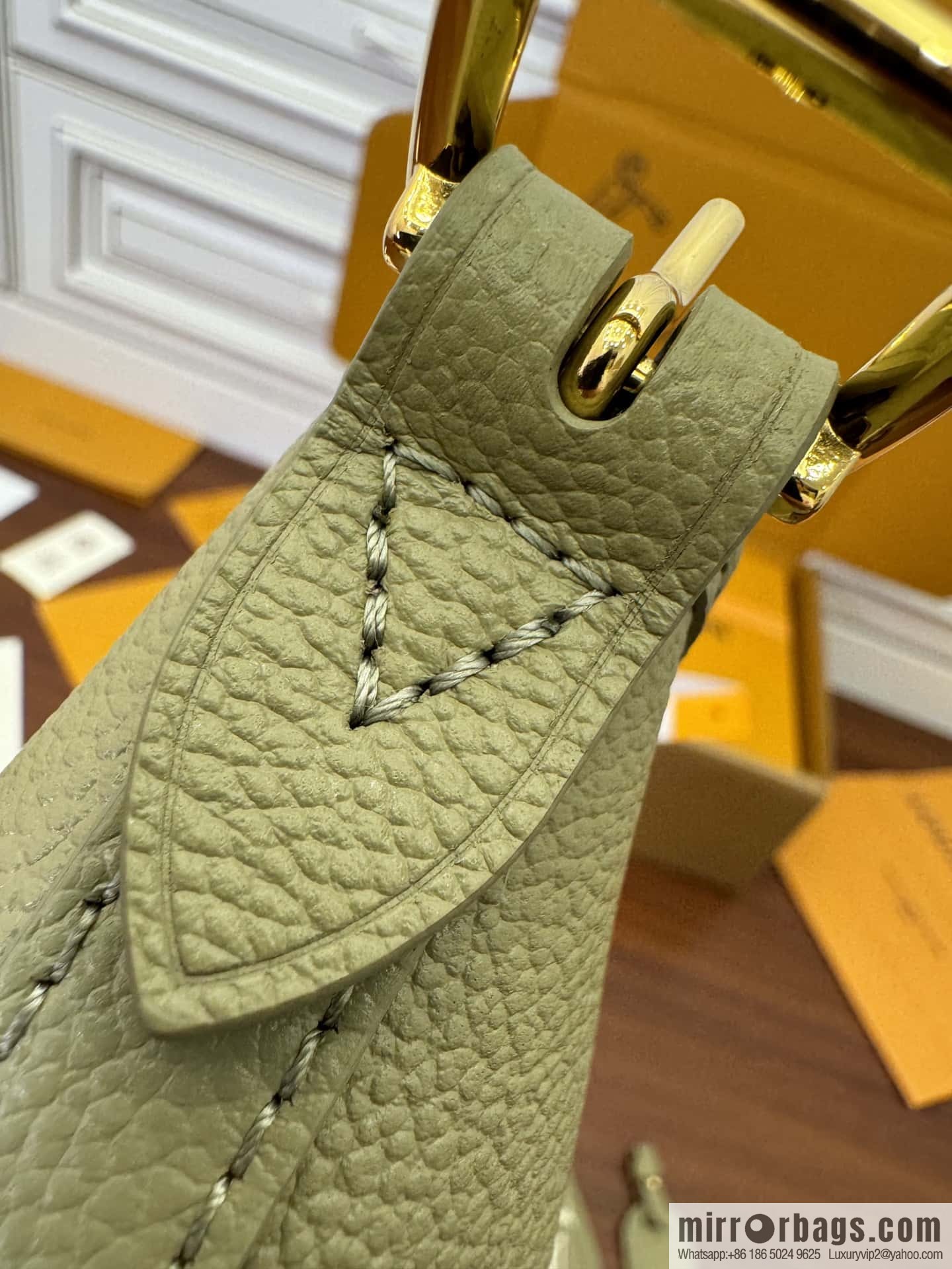 LV M46672 CARRYALL Small handbag