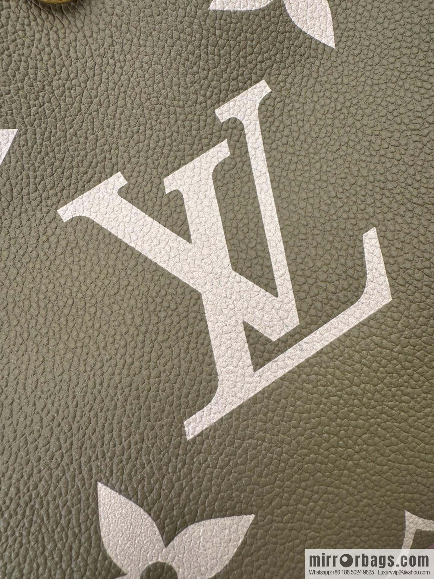 LV M46672 CARRYALL Small handbag