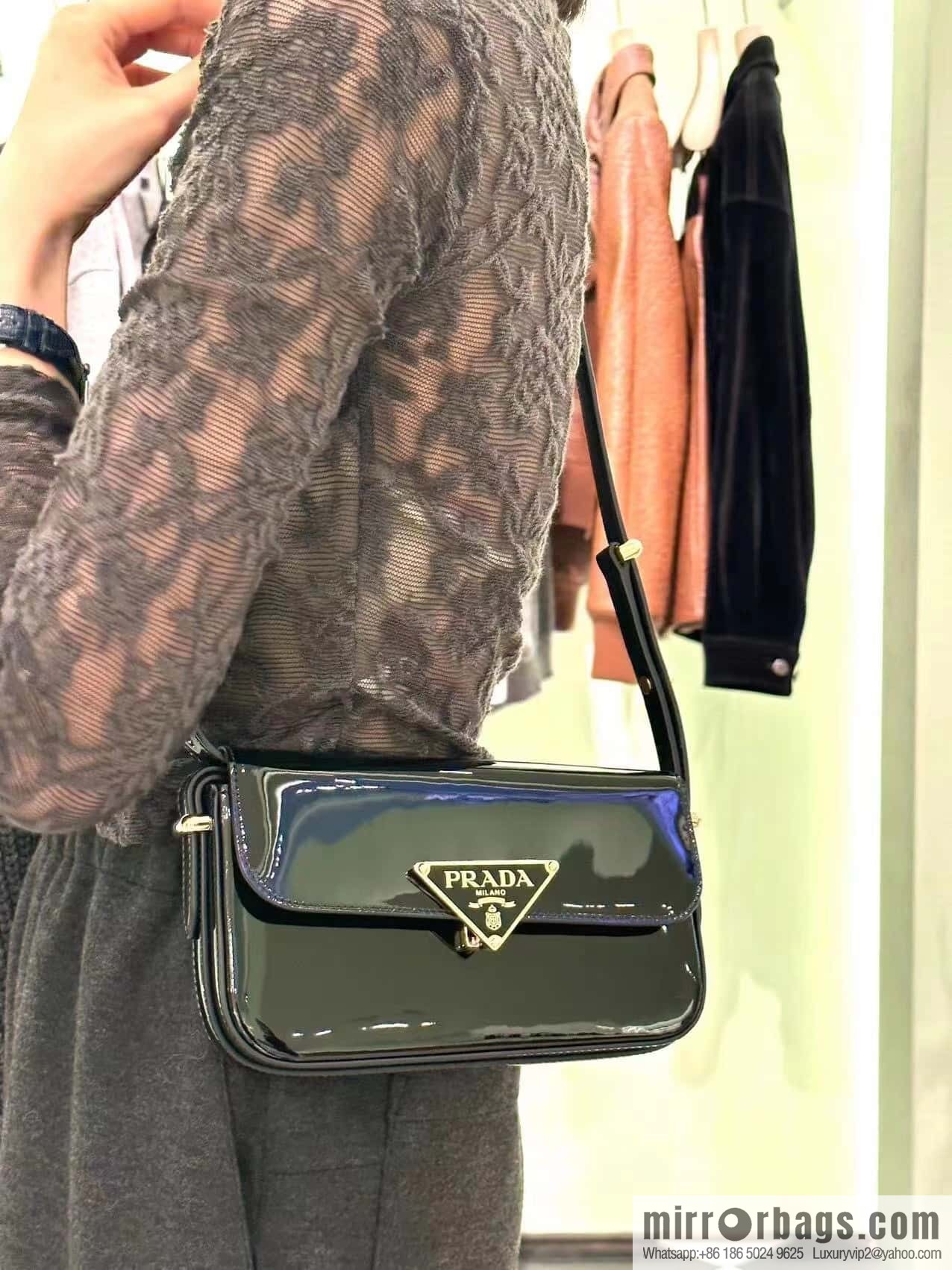PRADA 🎉 new 🎉 1BD339 patent leather 🎉🎉 black