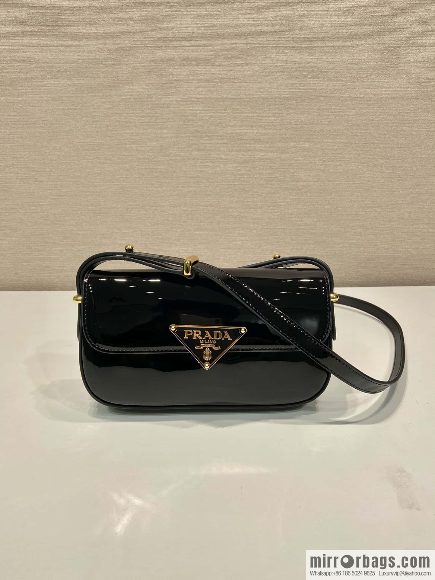 PRADA 🎉 new 🎉 1BD339 patent leather 🎉🎉 black